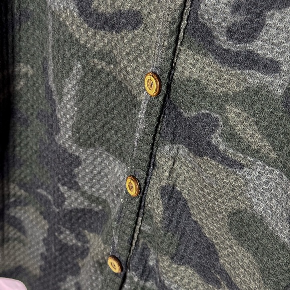 7th Ray | Camo Waffle Knit Button-Up Top | Women’s Size Large | NWT - Picture 4 of 5